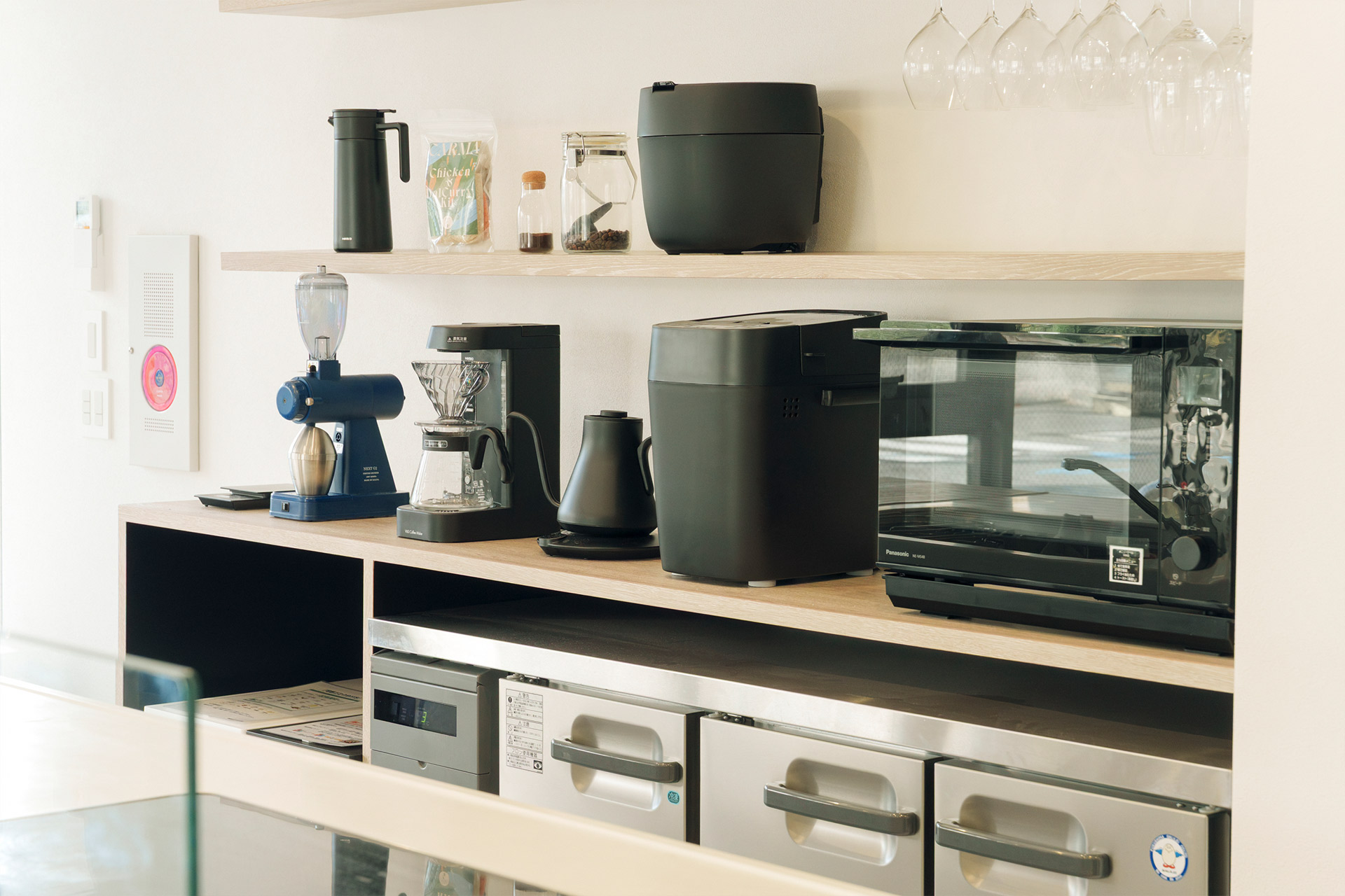 キッチン背面の家電関連